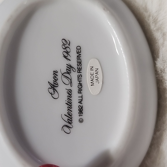 AVON VALENTINES DAY  1982 A SWEET  REMEMBERENCE  TRINKET BOX. - Picture 4 of 5